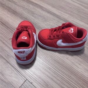 Nike Kids
Dunk Low “Valentine’s Day Solemates” sneakers.